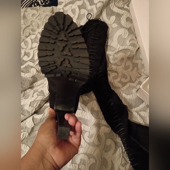 Boots - Picture 4 of 5